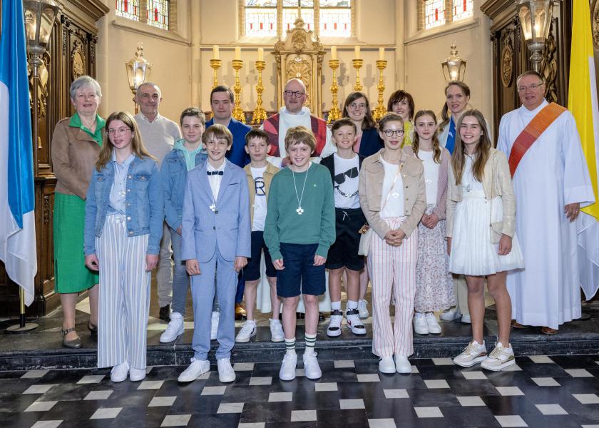 Vormselviering voor 20 vormelingen van de wijkscholen op zondag 30 april om 9 u. met vormheer E.H. Edouard Van Maele – hier Wildenburg 
