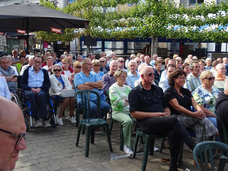 Eucharistieviering op het kerkplein in Wingene 