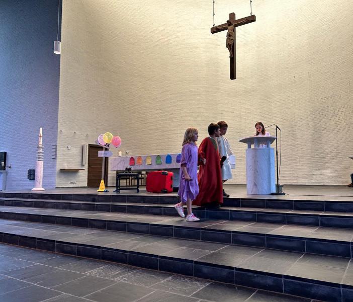 Schoolviering "Samen onderweg" van de Regenboogschool 