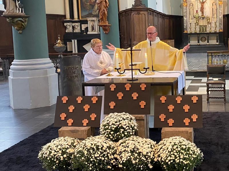 Hoogfeest van Allerheiligen in de Sint-Lambertuskerk te Oedelem 