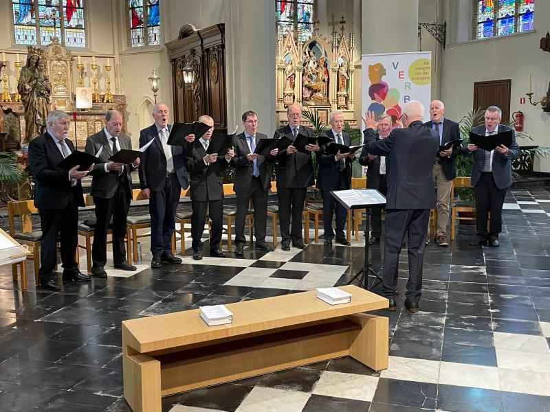 Viering opgeluisterd door het Gregoriaans koor van Maldegem 