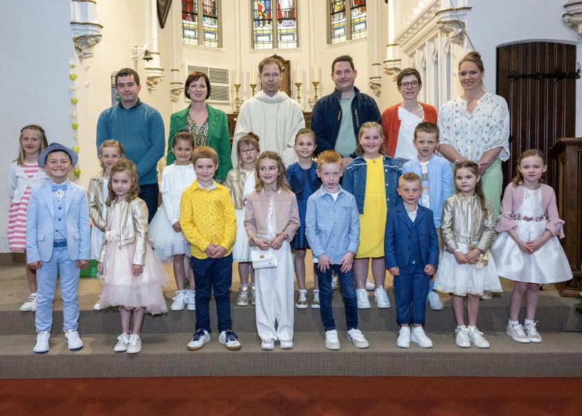 Eerste communie voor 15 kinderen van Wildenburg op zaterdag 6 mei om 14 u. 