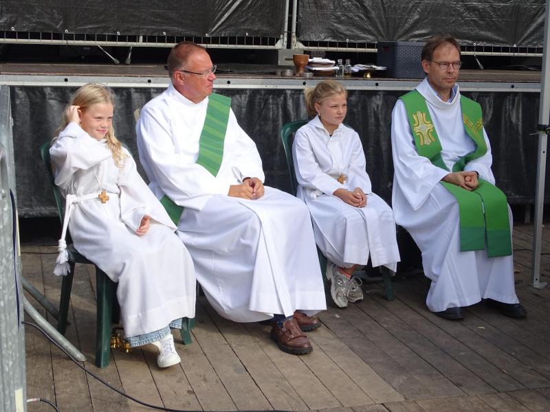 Eucharistieviering op het kerkplein in Wingene 