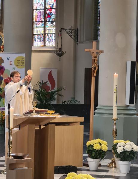 Viering Allerheiligen in de Sint-Amanduskerk te Wingene 
