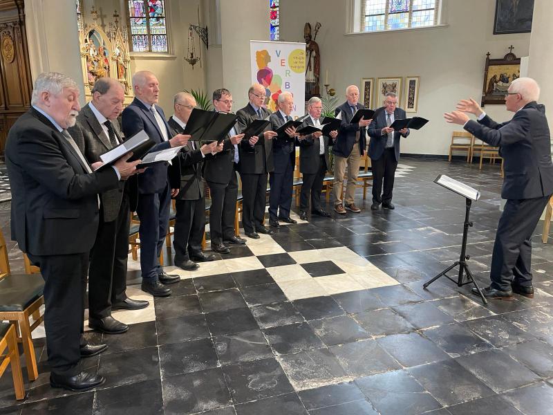 Viering opgeluisterd door het Gregoriaans koor van Maldegem 