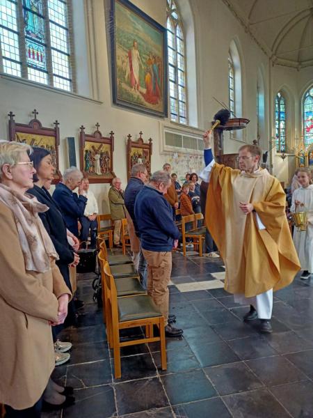 Paasviering in de Sint-Amanduskerk te Wingene 
