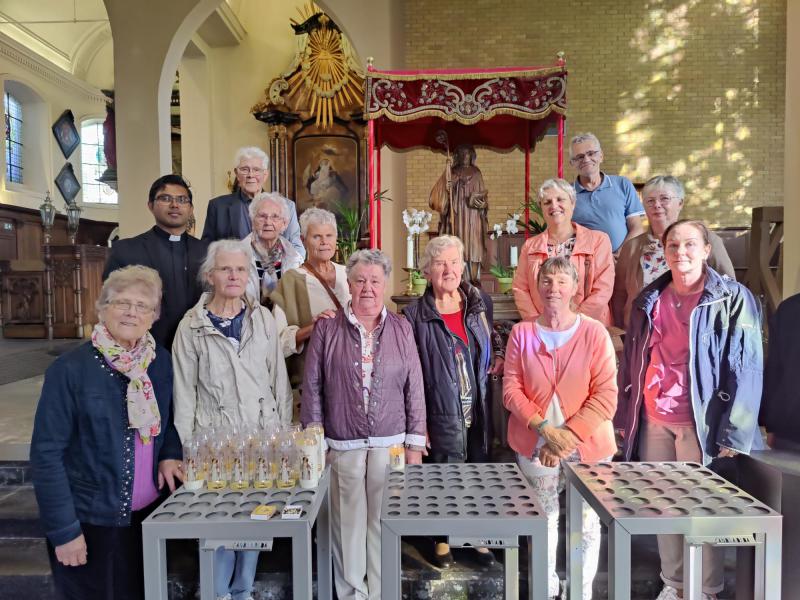 Bezoek uit Maasbree aan de kerk van Zwevezele 
