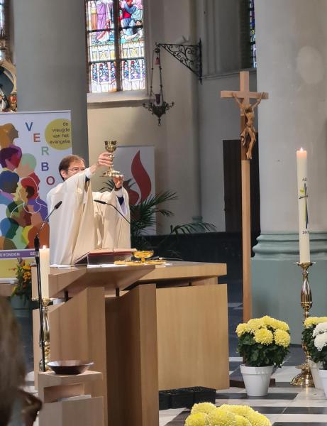 Viering Allerheiligen in de Sint-Amanduskerk te Wingene 