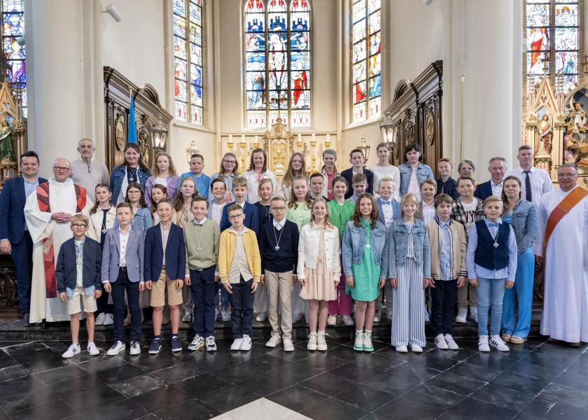 Vormselviering voor 36 vormelingen van de Centrumschool op zondag 30 april om 11 u. met vormheer E.H. Edouard Van Maele 
