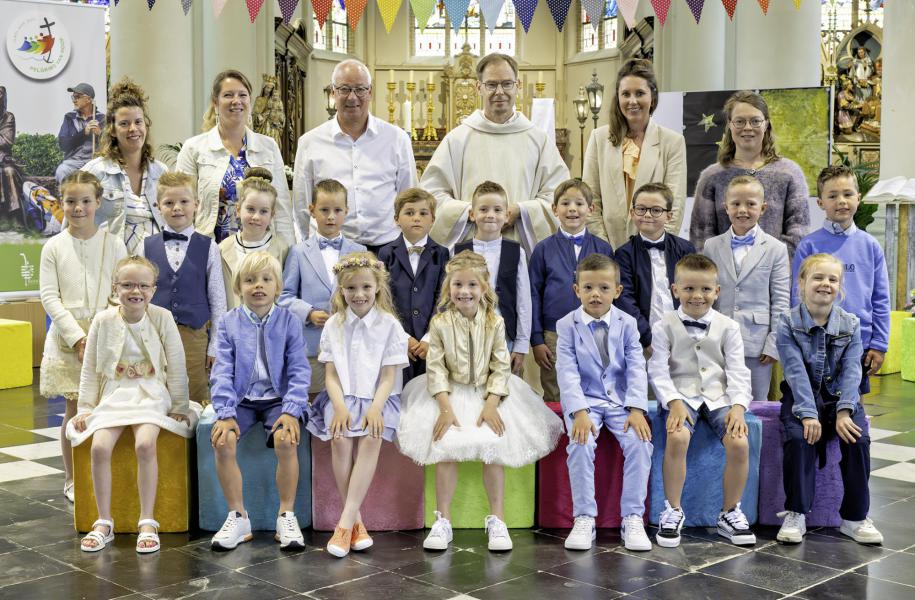 Eerste Communicanten van de Centrumschool in Wingene 