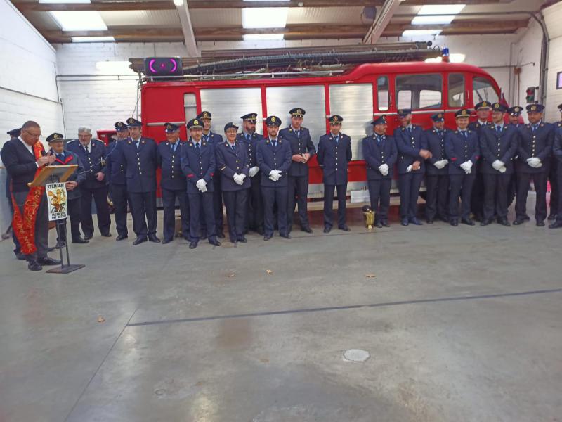 Zegening voor oude dienstwagen 'Bedford' tijdens Sint-Barbarafeest 