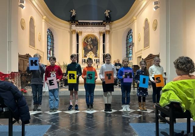 Kerstviering met de leerlingen van de basisschool Sint-Joris te Beernem 