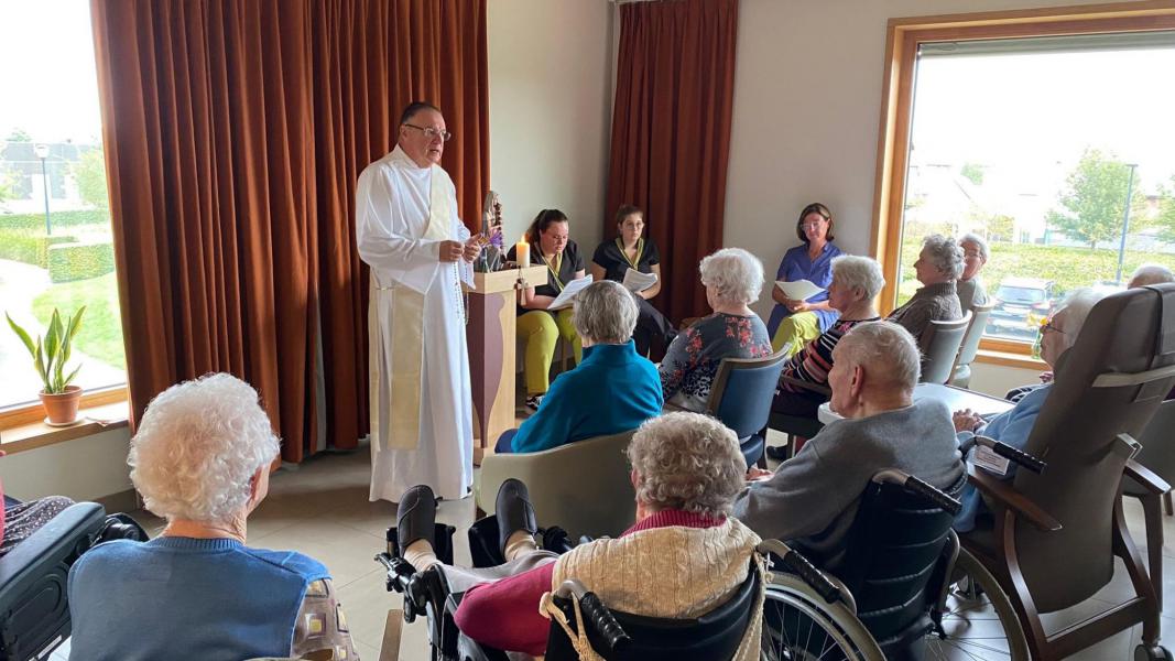 Rozenkransgebed in wzc Amphora 