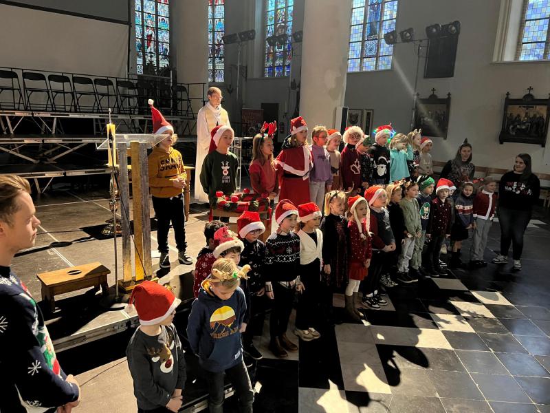 Viering in de Sint-Amanduskerk 