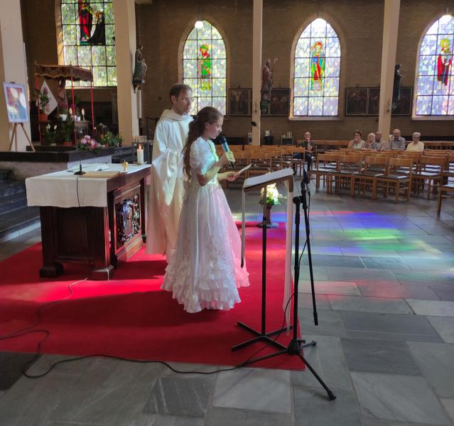 Extra Eerste Communie en H. Vormsel in Zwevezele 