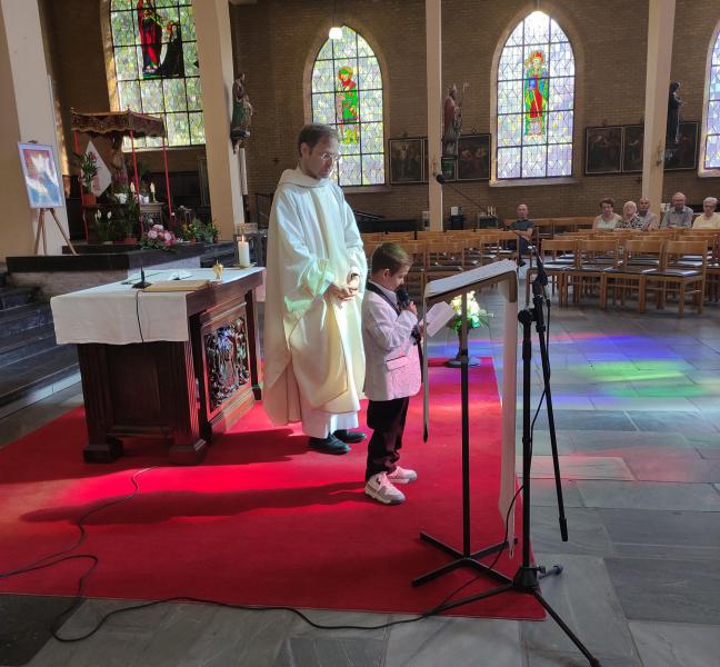 Extra Eerste Communie en H. Vormsel in Zwevezele 