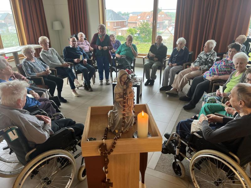 Rozenkransgebed in wzc Amphora 