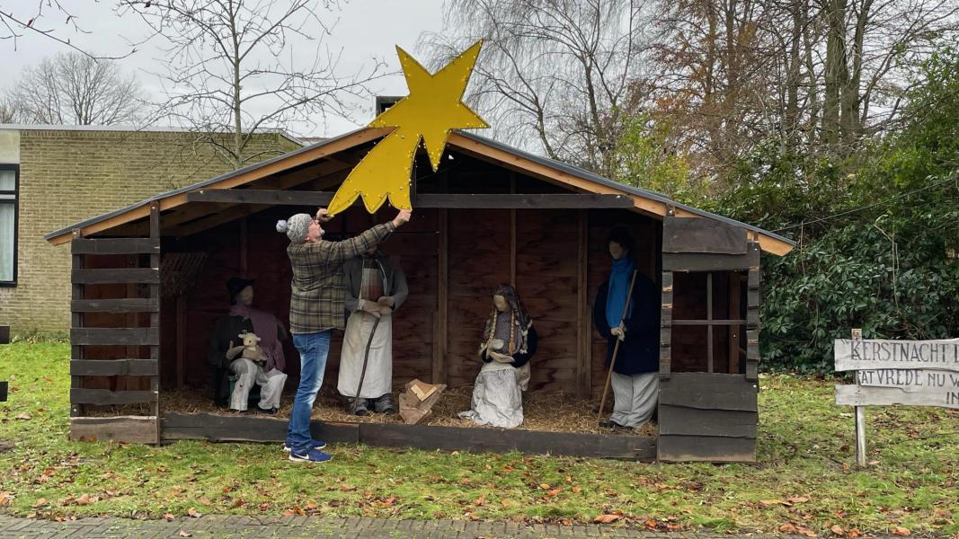 Grote kerststal aan de Moeder-Godskerk te Beernem 