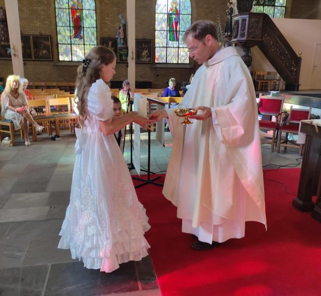 Extra Eerste Communie en H. Vormsel in Zwevezele 