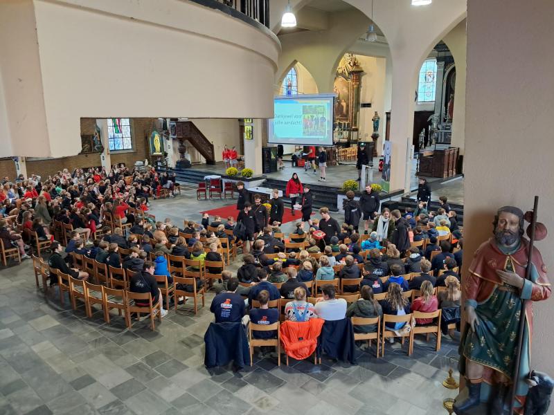 Chiro Zwevezele viert Christus-Koning 