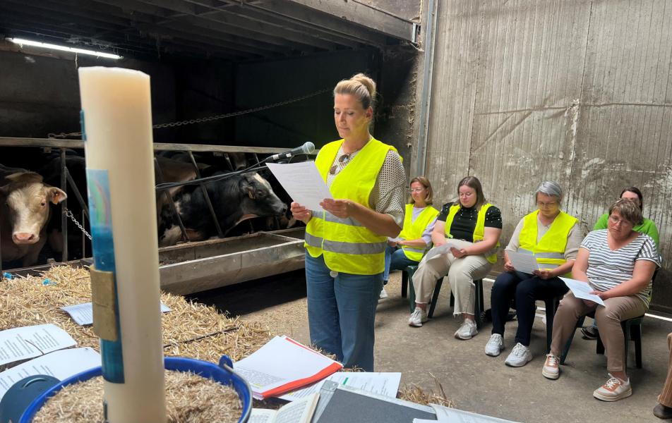 Viering vruchten der aarde met bewoners Amphora 