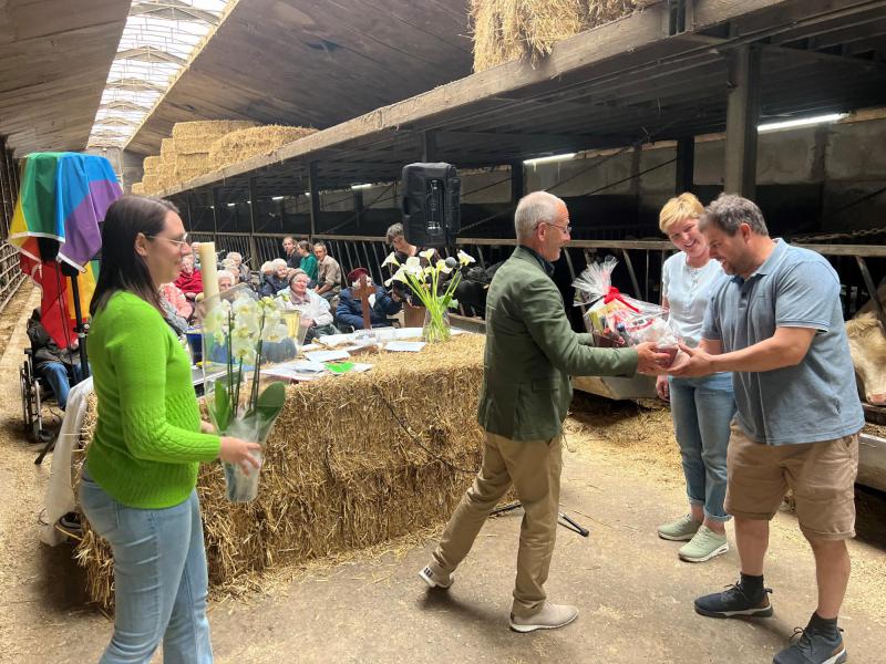 Viering vruchten der aarde met bewoners Amphora 