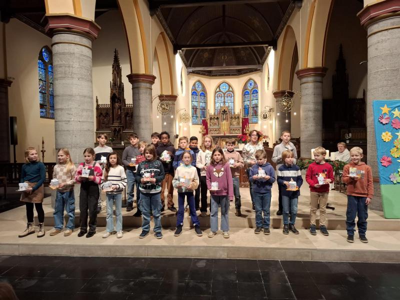 Schoolviering door de leerlingen van de Zonnebloemschool in Beernem 