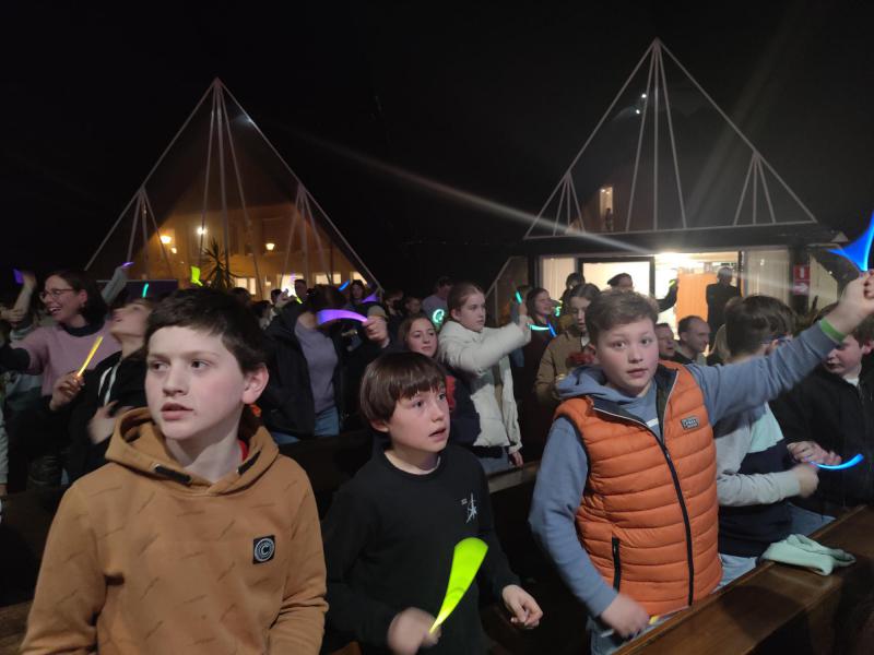 Vormelingen van Zwevezele naar 'Let it shine' 