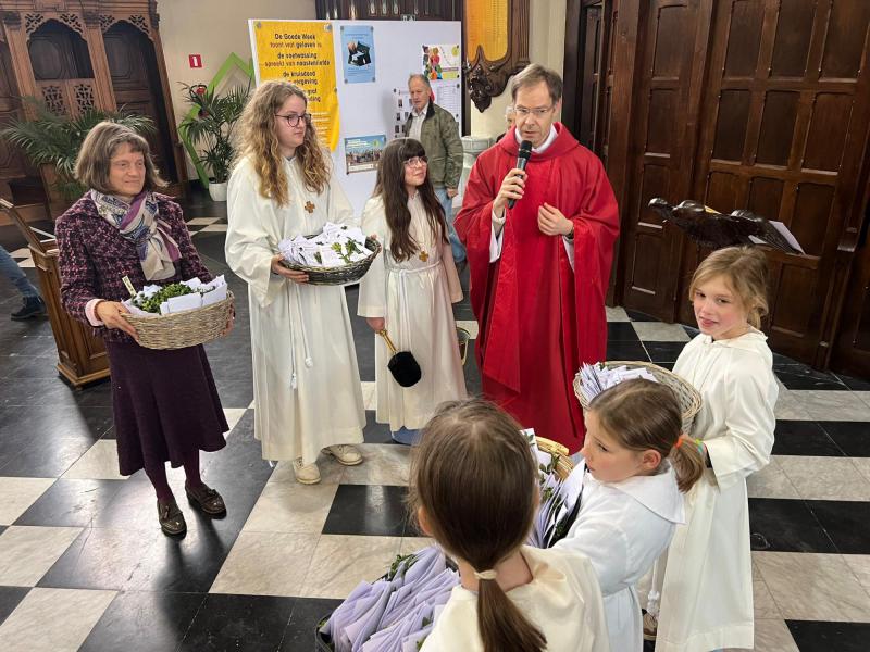 Palmzondagviering in de Sint-Amanduskerk te Wingene 