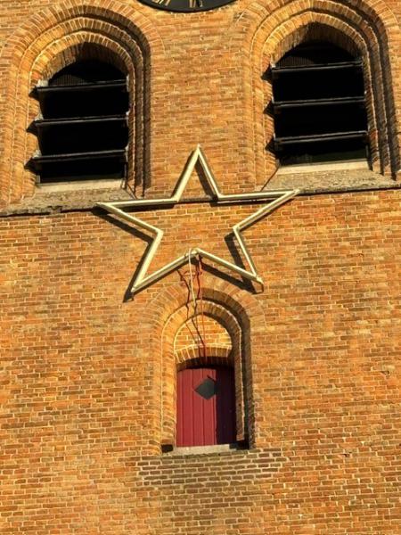 De Sint-Amanduskerk in Beernem is klaar voor Kerst 