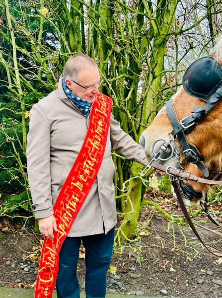 Paardenzegening voor Sint-Elooisvierders van Sint-Jan Wingene 