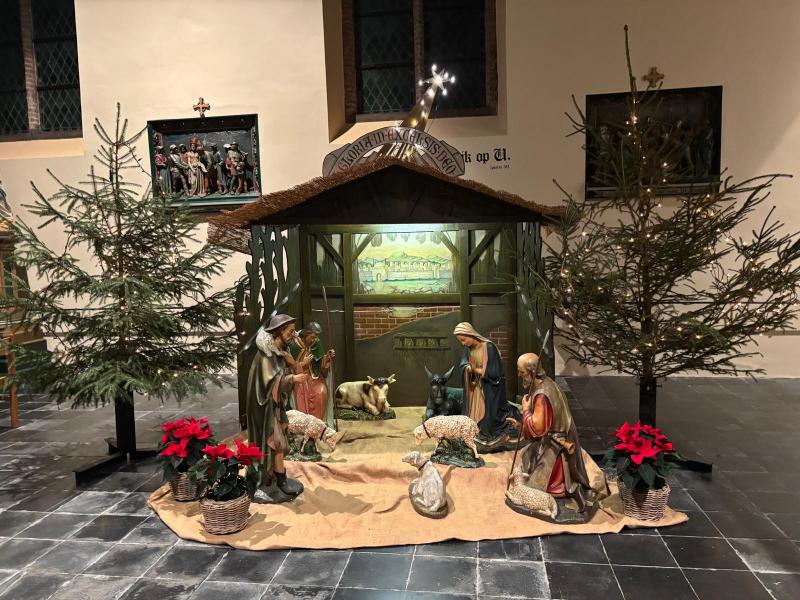 De Sint-Amanduskerk in Beernem is klaar voor Kerst 