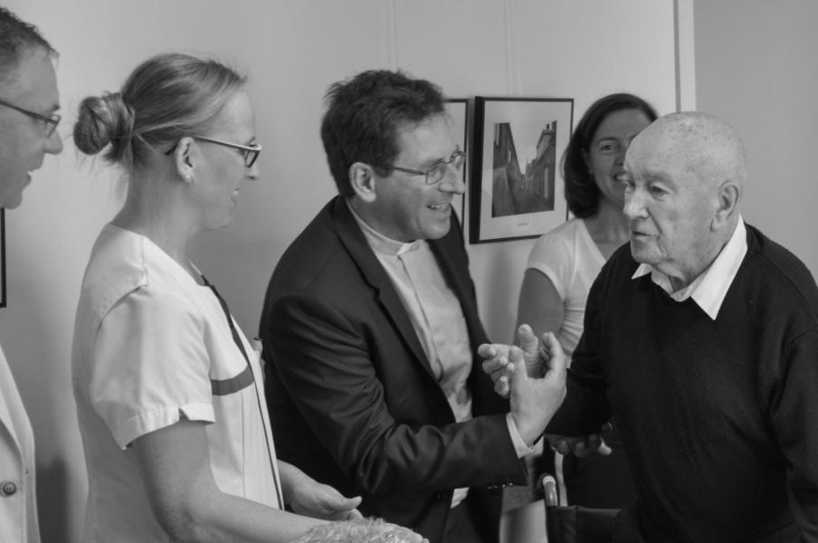 Florent bij bisschop Lode Aerts bij diens bezoek aan Amphora op 13 juni 2017 