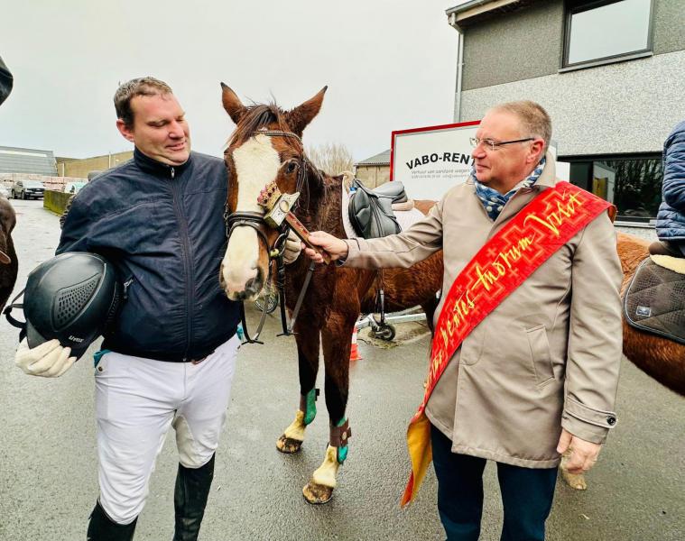 Paardenzegening voor Sint-Elooisvierders van Sint-Jan Wingene 