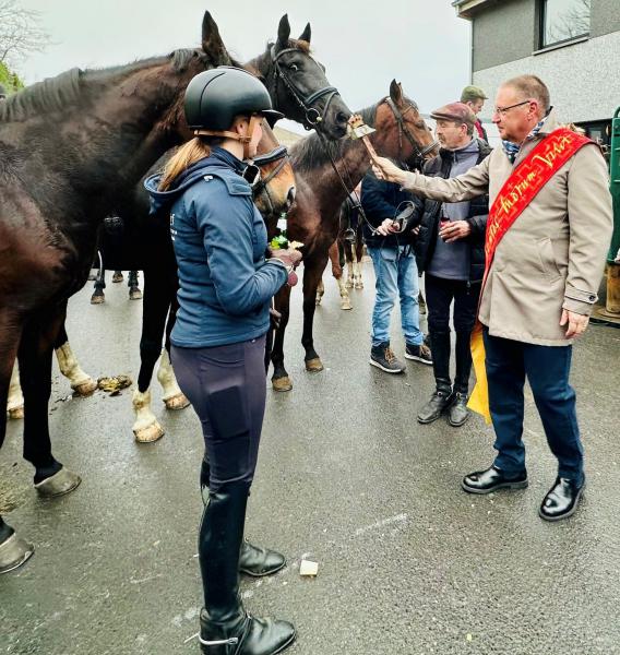Paardenzegening voor Sint-Elooisvierders van Sint-Jan Wingene 