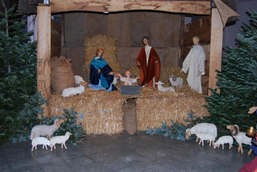 De kerststal in de Sint-Maria Bernardakerk.  © Kerk in Zwevegem / Communicatie / Kerststal 2020
