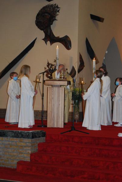 We luisterden naar de Blijde Boodschap! Maria Magdalena, de patrones van onze Pastorale Eenheid, stelde vast dat het graf leeg was.  © D.D.