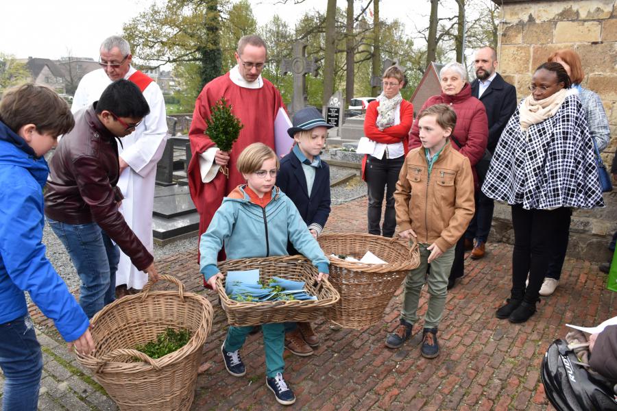De kinderen hielpen mee in de palmprocessie.  © Helemaal Herzele
