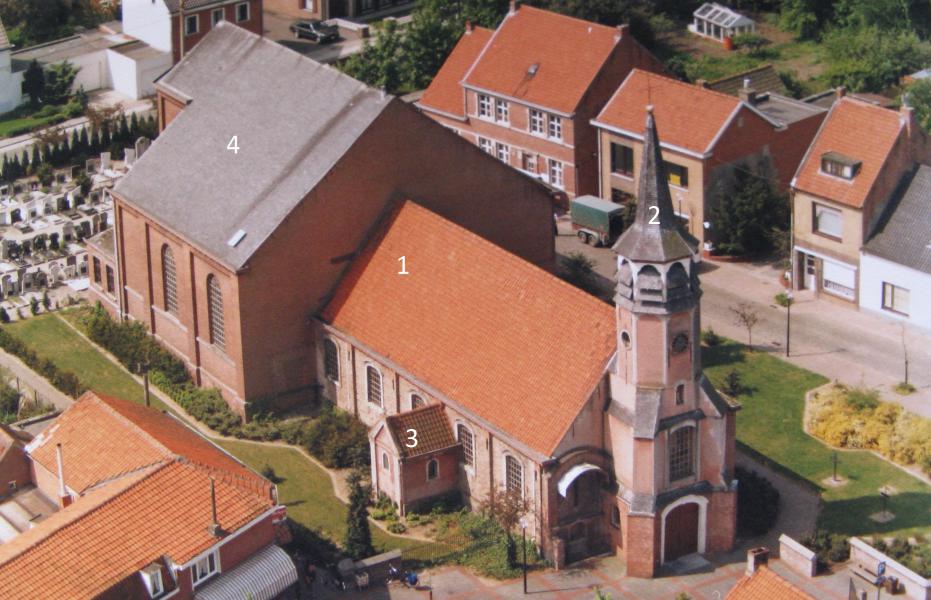 Luchtfoto van de kerk van Koewacht.