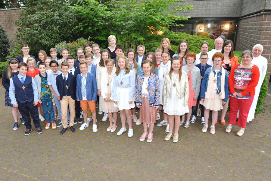 De vormelingen in de Kopkerk (1) © Foto Dobbelaere