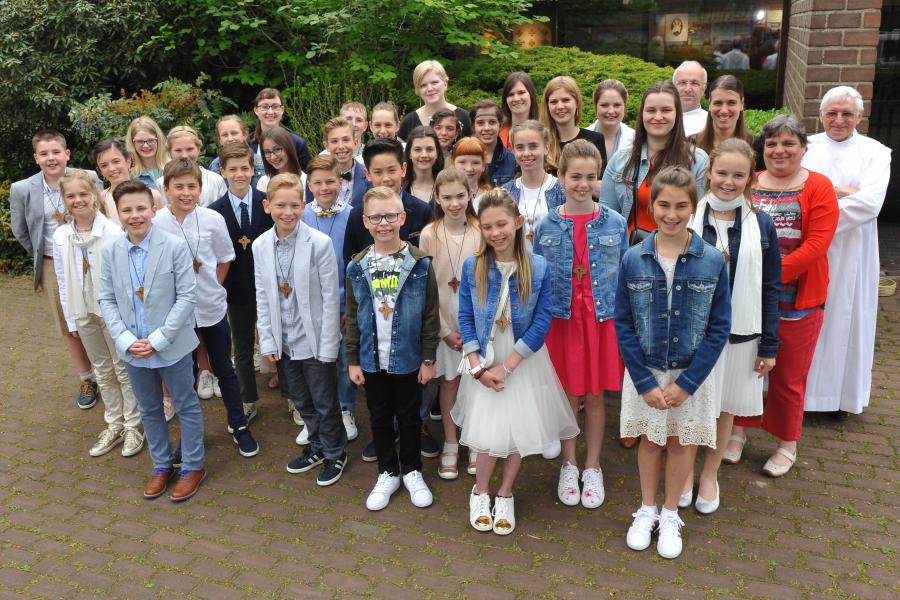 De vormelingen in de Kopkerk (2)  © Foto Dobbelaere