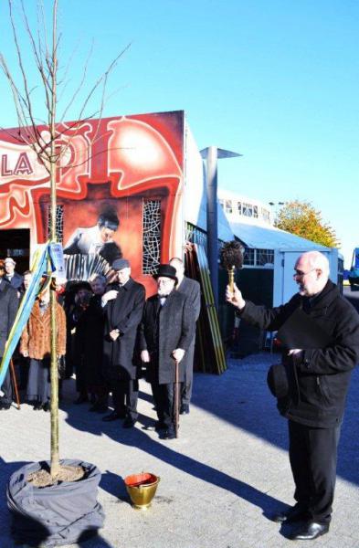 Zegening Vredesboom © Kerk Sint-Gillis-Waas / Urbain Van Kemseke