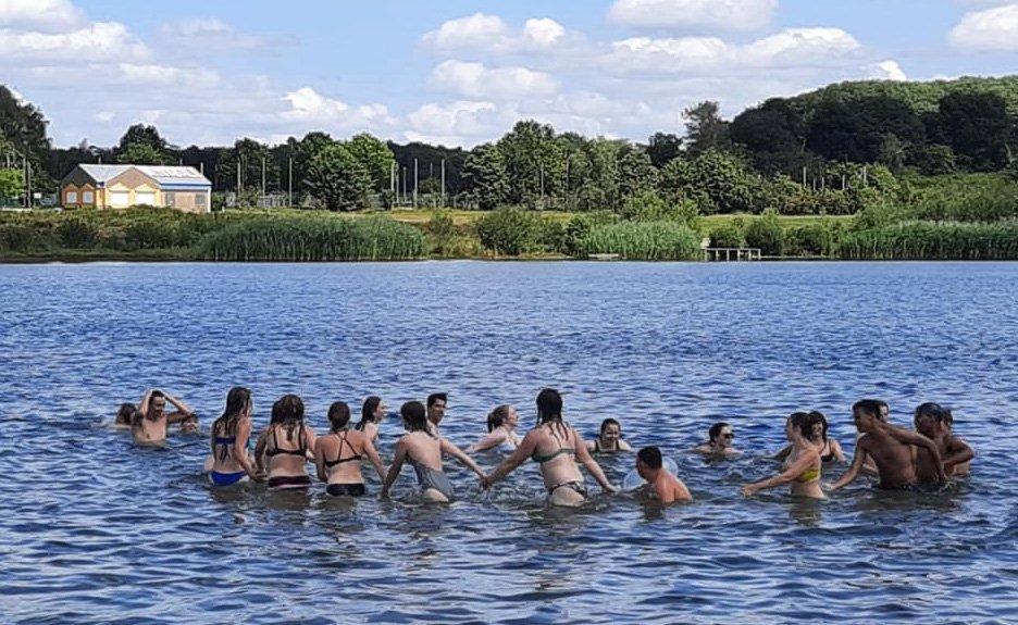 Waterballet. “Vivaldi” was veraf maar toch slaagden we erin om er “samen” iets moois van te maken! Een tip voor onze politici?! 