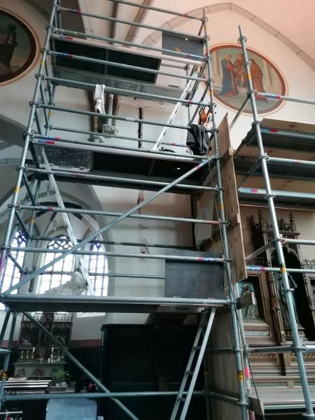 Werken aan de gewelven van de Heilig Kruiskerk in Stekene-1 