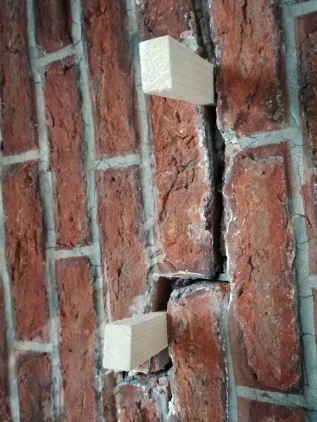 Werken aan de gewelven van de Heilig Kruiskerk in Stekene-2 