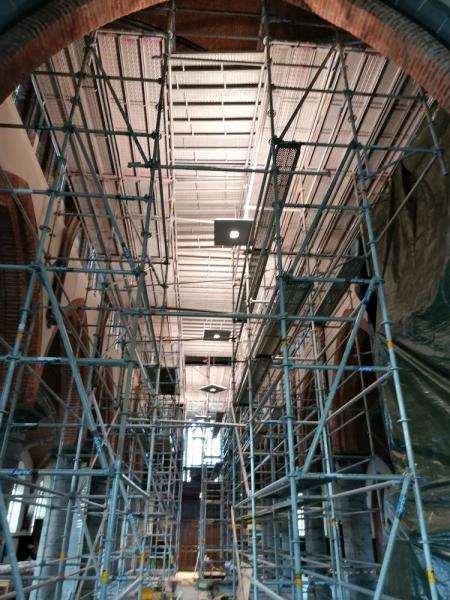 Werken aan de gewelven van de Heilig Kruiskerk in Stekene-3 