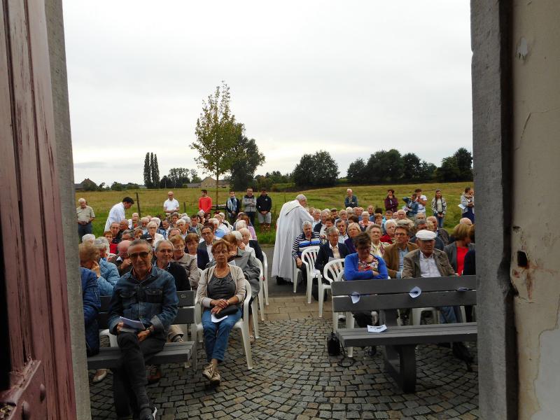 De eucharistieviering aan de Sint-Rochuskapel op 16 augustus 