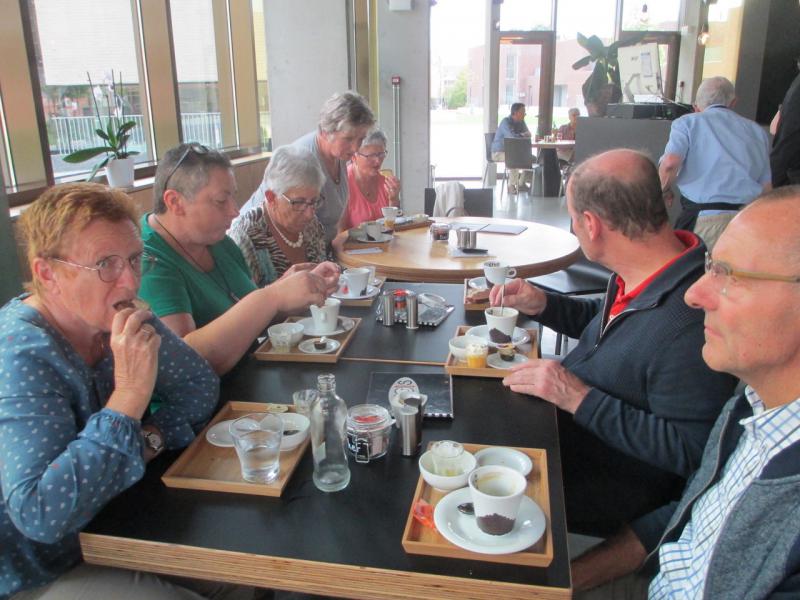 Samana Lutselus op bezoek bij de Bib en het Wit-Gele Kruis 