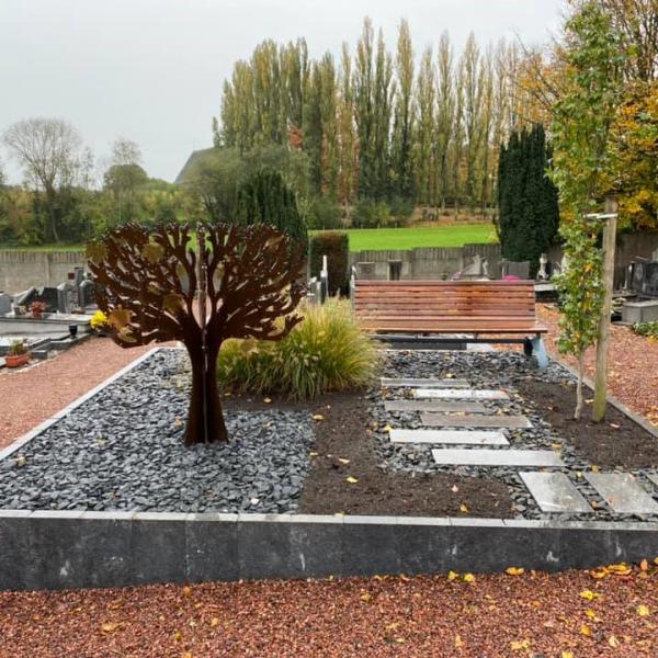 Op het kerkhof  