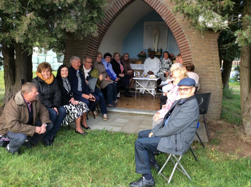 Op 1 mei hadden we met een twintig tal mensen een mooie viering gehad aan de kapel van Marchal met mooie Marialiedjes, het was een vreugdevolle viering. Veel dank aan de mensen die de kapel zo mooi gepoetst en verzorgd hebben.  